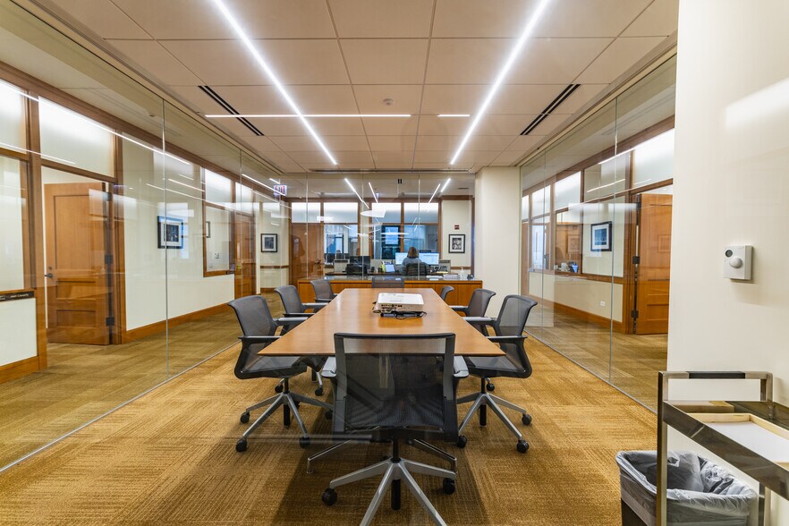 More Photos Of 50 E Washington St, Chicago Office For Sale