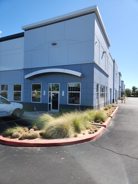 Primary Photo Of 530 Commerce Ave, Palmdale Research And Development For Lease