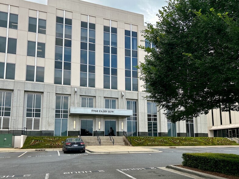 More Photos Of 5960 Fairview Rd, Charlotte Coworking Space