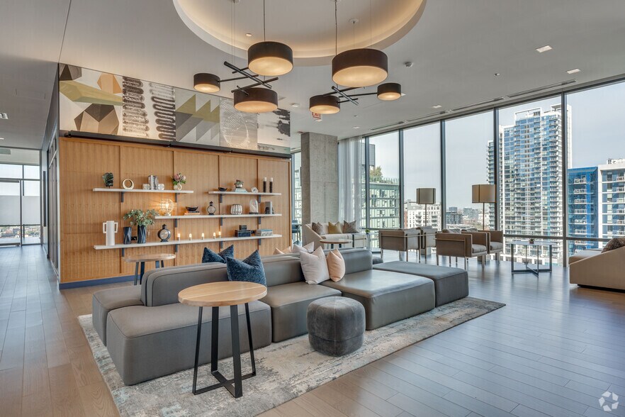 More Photos Of 221 W Hubbard St, Chicago Apartments For Lease