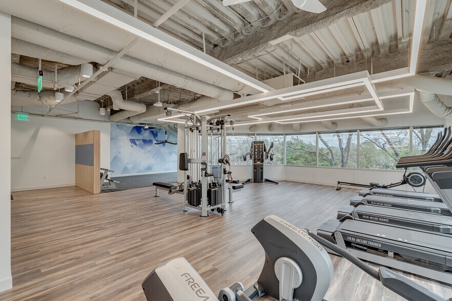 More Photos Of 7557 Rambler Rd, Dallas Office For Lease