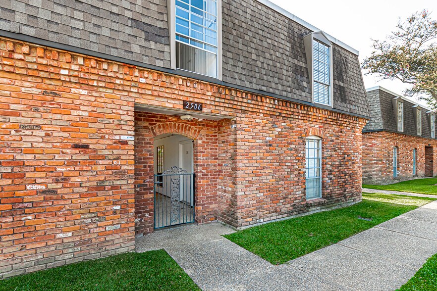 More Photos Of 901 Saint Rose Ave, Baton Rouge Apartments For Sale