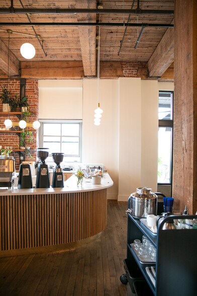 More Photos Of 2181 NW Nicolai St, Portland Manufacturing For Sale