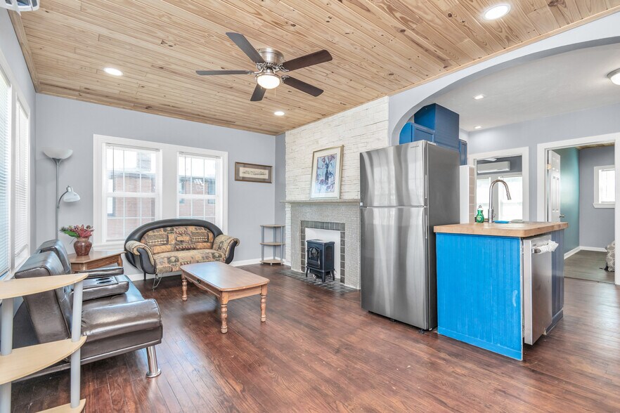 More Photos Of 915 8th St, Galveston Apartments For Sale