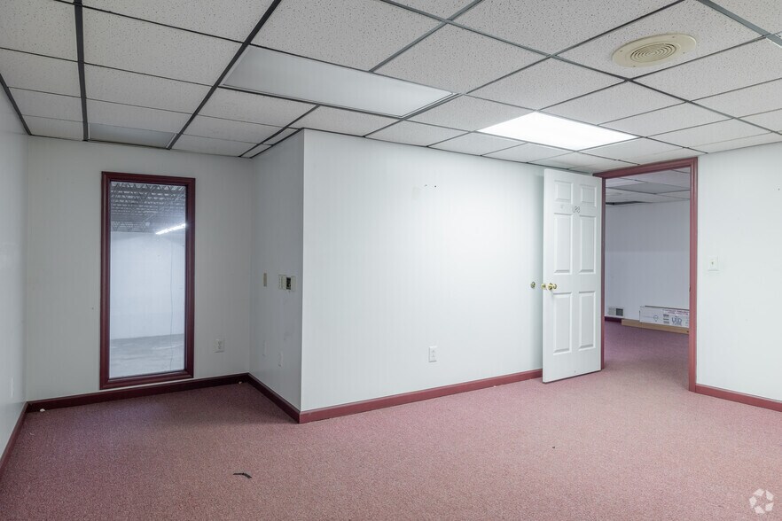 More Photos Of 631 6th Ave, Huntington Storefront For Sale