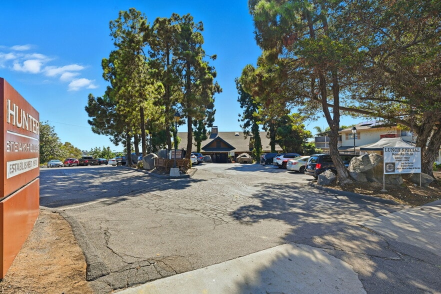 More Photos Of 1221 Vista Way, Oceanside Restaurant For Sale