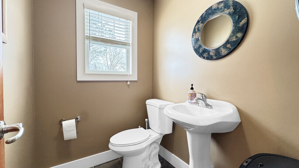 More Photos Of 118 Stimson St, Cadillac Office For Sale