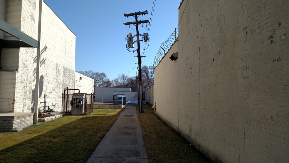 More Photos Of 17910 Van Dyke St, Detroit Manufacturing For Sale