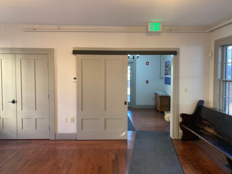 More Photos Of 83 Maple St, Springfield Office For Lease