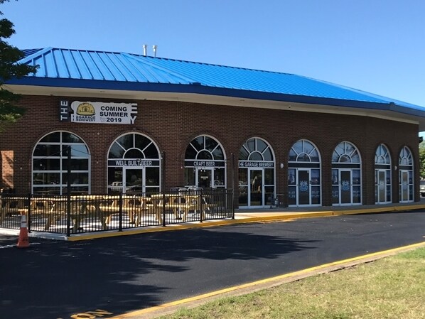 More Photos Of 1011 Eden Way, Chesapeake General Retail For Sale