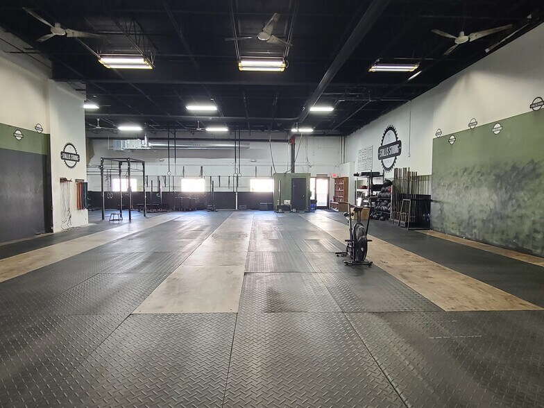 More Photos Of 11331 W Rogers St, West Allis Warehouse For Lease