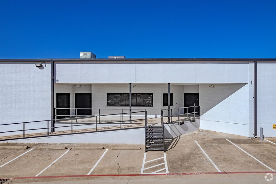 More Photos Of 152-160 Continental Ave, Dallas Freestanding For Lease
