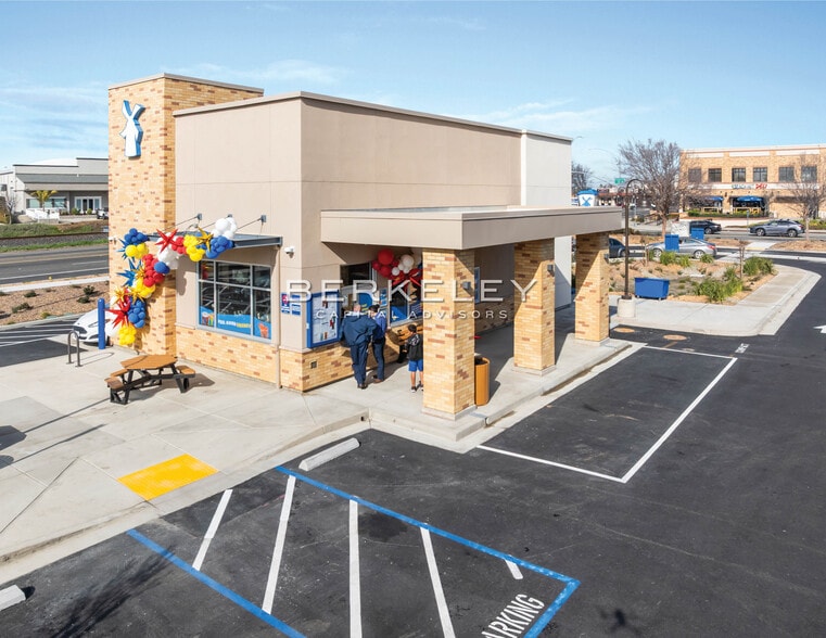 More Photos Of 95 Lincoln Blvd, Lincoln Fast Food For Sale