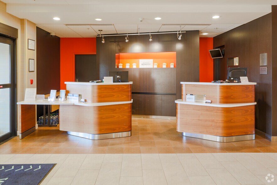 More Photos Of 2 Convention Center Dr, Altoona Hotel For Sale