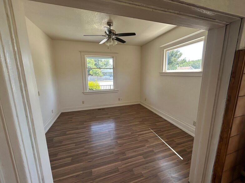 More Photos Of 53 W 9th St, Tracy Office For Lease