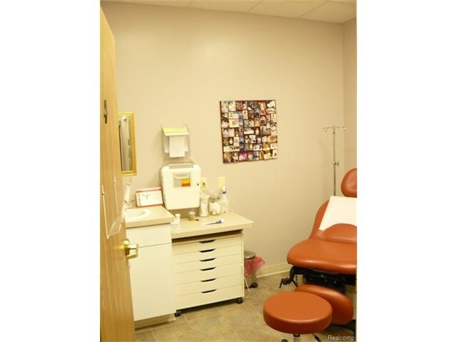 More Photos Of 27500 Hoover Rd, Warren Medical For Lease