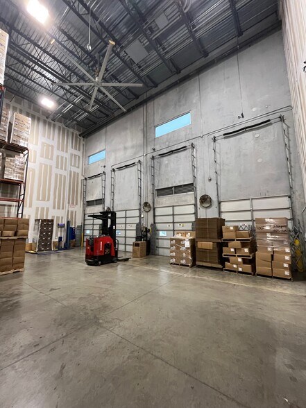 More Photos Of 3740 W 104th St, Hialeah Distribution For Lease