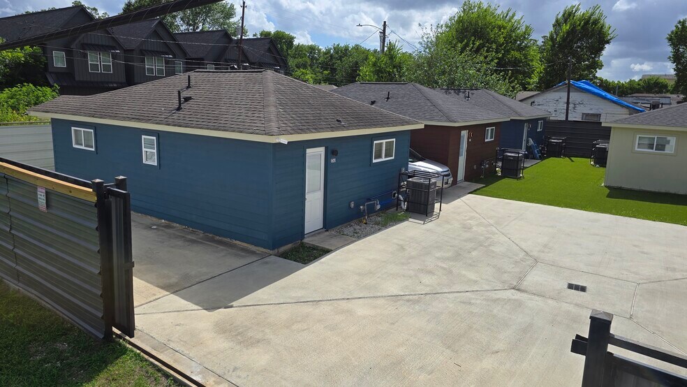 More Photos Of , Houston Multifamily For Sale