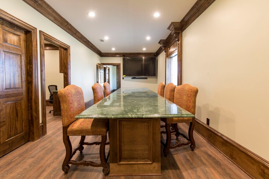 More Photos Of 636 W Tarrant Rd, Grand Prairie General Retail For Lease