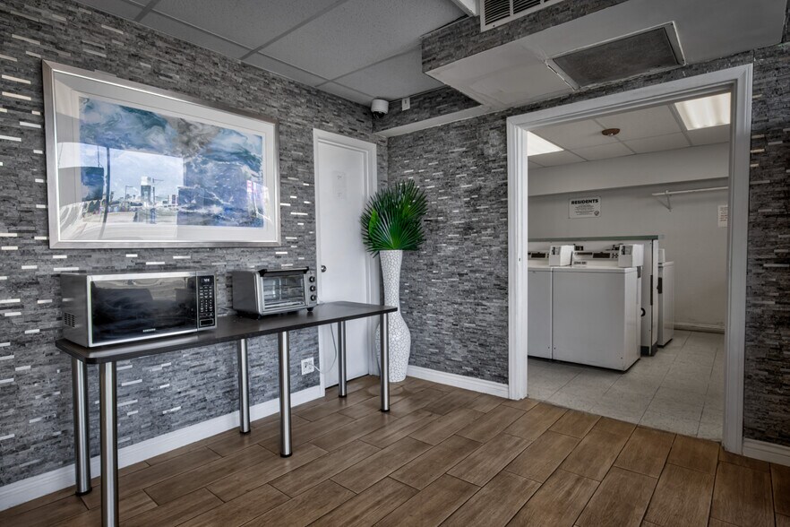 More Photos Of 200 S 8th St, Las Vegas Apartments For Sale