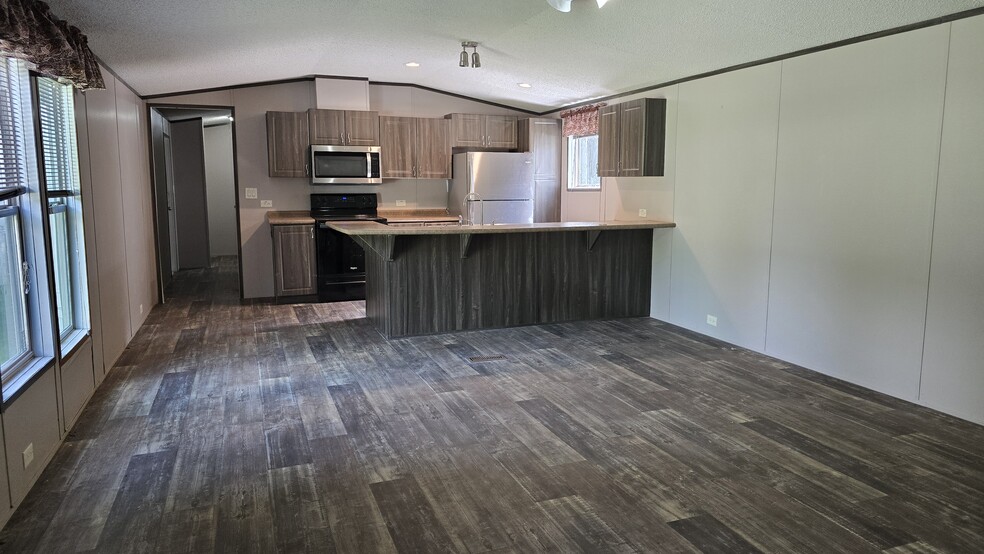 More Photos Of 44 Crawford Dr, Lake Placid Manufactured Housing Mobile Home Park For Sale