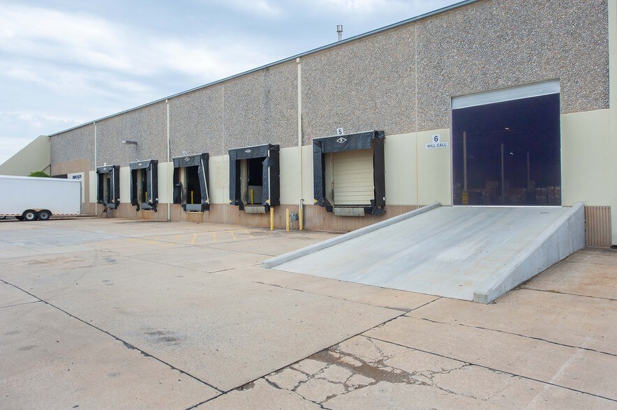 More Photos Of 3701 S Thomas Rd, Oklahoma City Distribution For Lease
