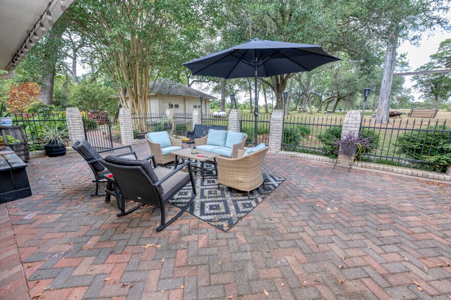 More Photos Of 1440-A TX-237, Round Top Flex For Sale