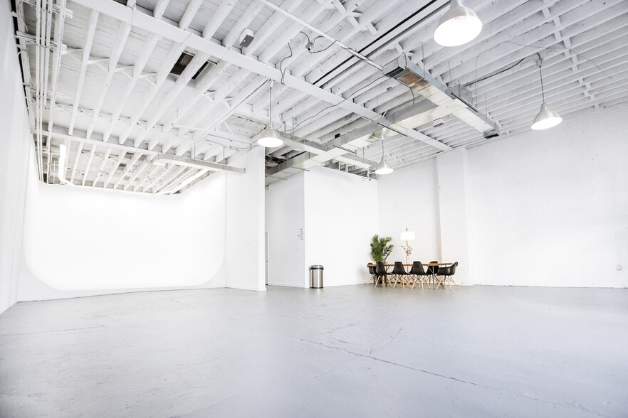 More Photos Of 272-280 Seigel St, Brooklyn Restaurant For Lease