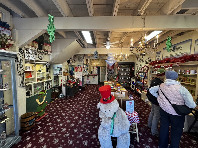 More Photos Of 612 S Main St, Saint Charles Storefront For Lease