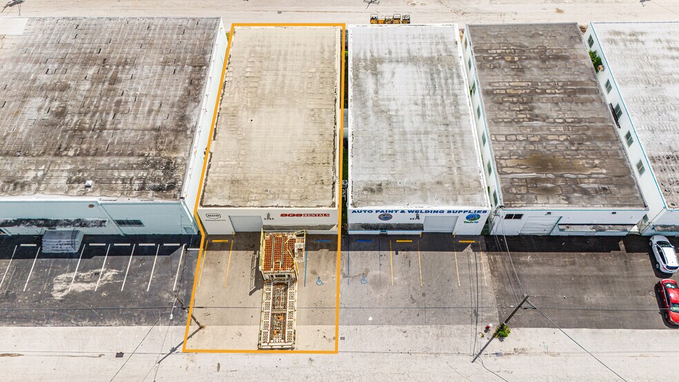 Primary Photo Of 3585 E 10th Ct, Hialeah Industrial For Lease