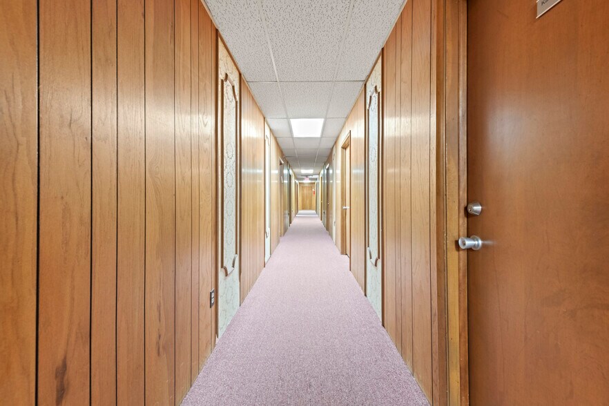 More Photos Of 28475 Greenfield Rd, Southfield Office For Sale