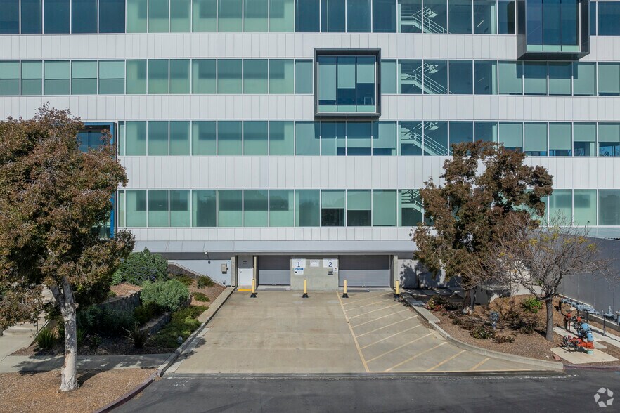 More Photos Of 7000 Marina Blvd, Brisbane Research And Development For Lease