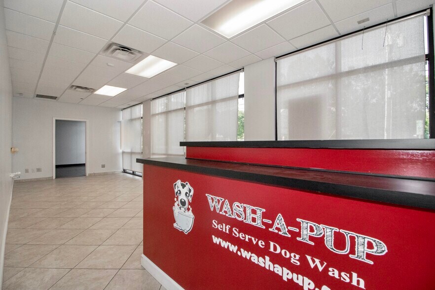 More Photos Of 285 N Main St, Troutman General Retail For Lease