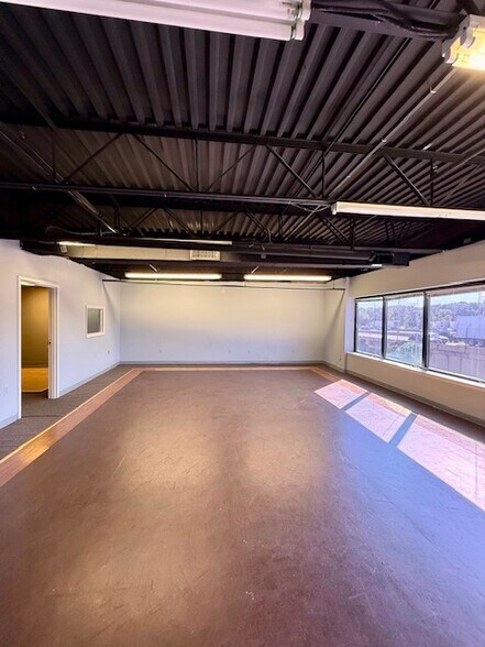 More Photos Of 8390 Terminal Rd, Lorton Flex For Lease