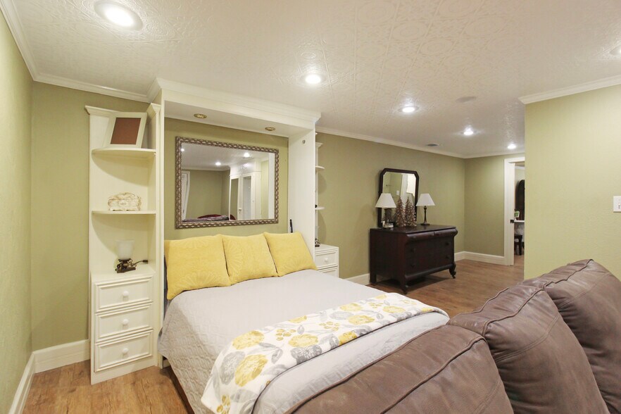 More Photos Of 101 Runnels St, De Kalb Lodge Meeting Hall For Sale