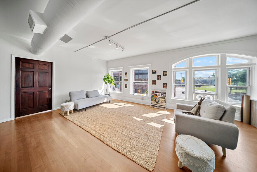 More Photos Of 2055 Gratiot Ave, Detroit Storefront Retail Office For Lease