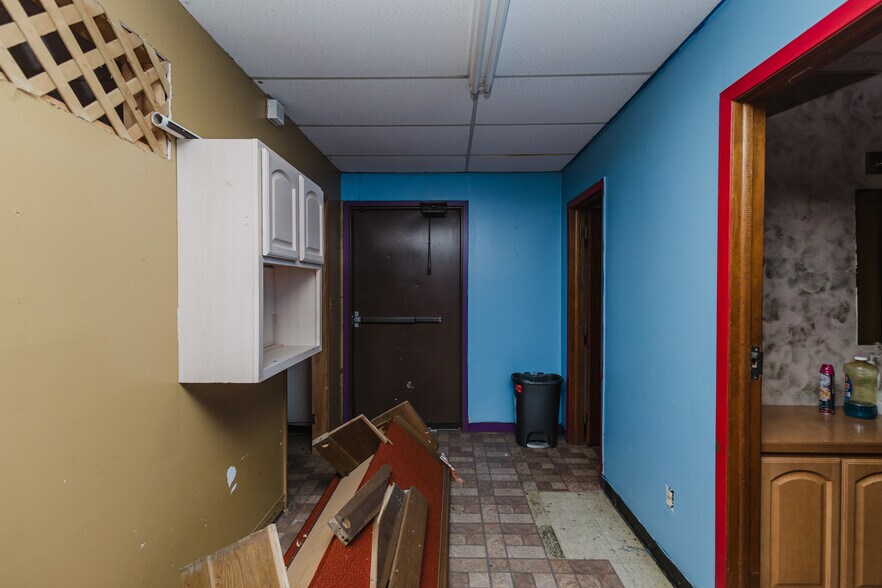 More Photos Of 5110 S Hydraulic St, Wichita Freestanding For Sale