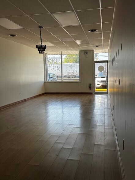 More Photos Of 6503-6515 Campbell Blvd, Pendleton General Retail For Lease