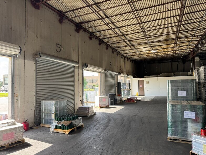 More Photos Of 1819 Turning Basin Dr, Houston Warehouse For Lease