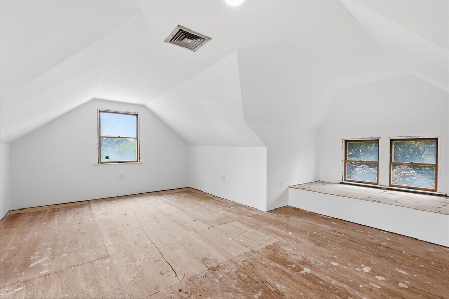 More Photos Of 168 White Horse Ave, Hamilton Office For Sale