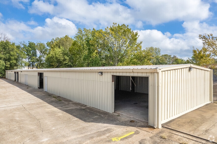 More Photos Of 2021 Aldine Mail Route Rd, Houston Warehouse For Lease