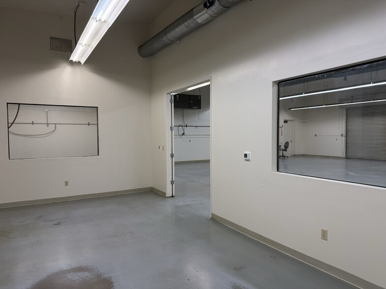 More Photos Of 552 Hi Tech Pky, Oakdale Warehouse For Sale