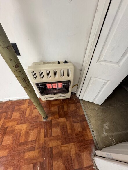 More Photos Of 78 W Walton Blvd, Pontiac Office For Sale