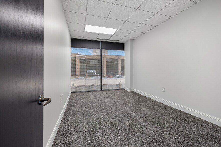 More Photos Of 17 S Briar Hollow Ln, Houston Office Residential For Lease