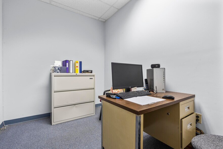 More Photos Of 378 Windsor Ave, Windsor Office For Sale