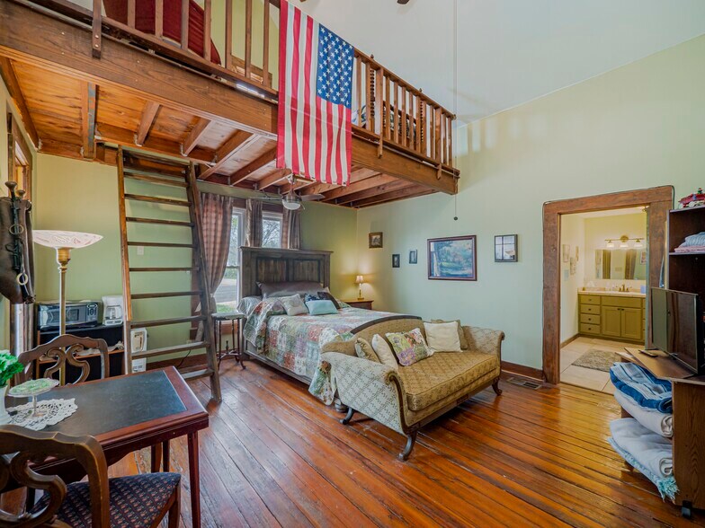 More Photos Of 1307 Wright St, Llano Freestanding For Sale