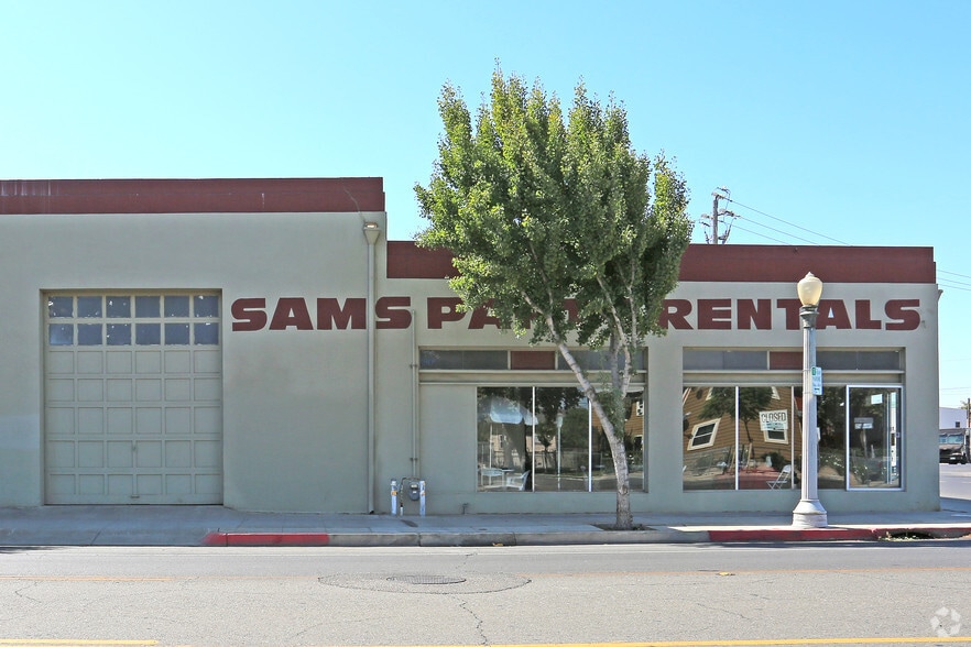 More Photos Of 16 N Yosemite Ave, Fresno Freestanding For Lease