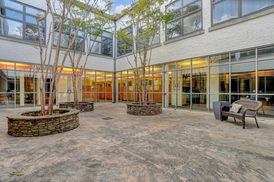 More Photos Of 756-765 Ridge Lake Blvd, Memphis Medical For Sale