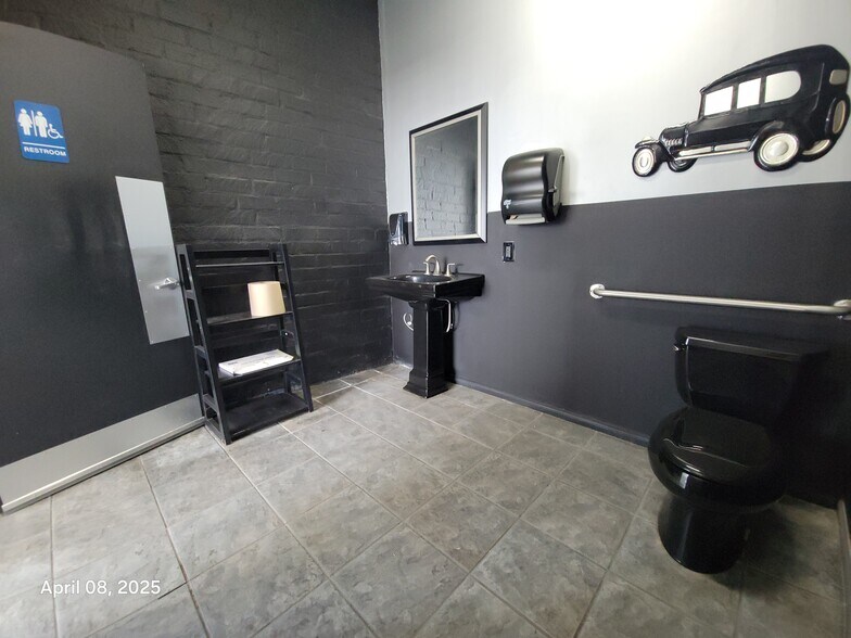 More Photos Of 2001 S La Cienega Blvd, Los Angeles Warehouse For Lease