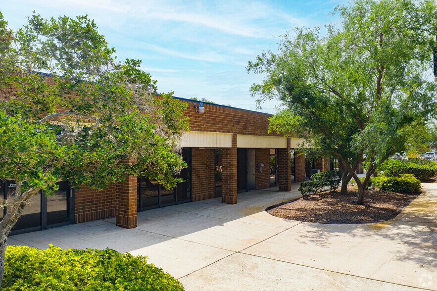 More Photos Of 9280 Bay Plaza Blvd, Tampa Unknown For Lease